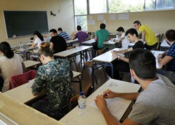 μαθητες εξετασεις σχολειο