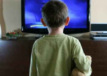 ΠΑΙΔΙ ΤΗΛΕΟΡΑΣΗ