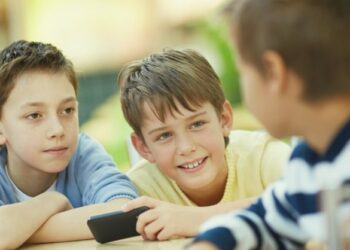 ΠΑΙΔΙ ΦΙΛΟΙ ΠΑΡΕΑ