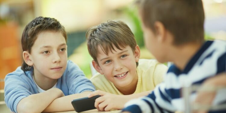 ΠΑΙΔΙ ΦΙΛΟΙ ΠΑΡΕΑ