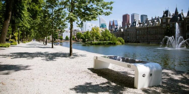 έξυπνα παγκάκια