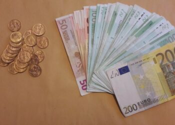 Χρήματα λιρες