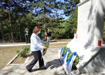 Καλλιόπη Βέττα:  Δίνουμε υπόσχεση στα θύματα των Πύργων ότι τα εγκλήματα του ναζισμού δεν θα ξεχαστούν ποτέ