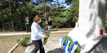 Καλλιόπη Βέττα:  Δίνουμε υπόσχεση στα θύματα των Πύργων ότι τα εγκλήματα του ναζισμού δεν θα ξεχαστούν ποτέ