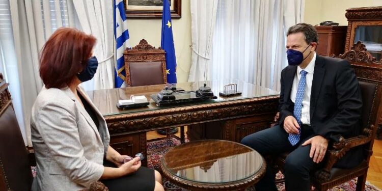 Η Παρασκευή Βρυζίδου στον Αν. Υπουργό Οικονομικών κ. Θεόδωρο Σκυλακάκη