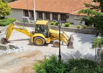 Εργασίες ανάπλασης στην πλατεία Δημαρχείου