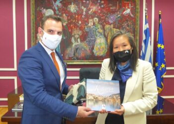 Εθιμοτυπική επίσκεψη στο Δήμαρχο Καστοριάς, από την Γενική Πρόξενο των ΗΠΑ