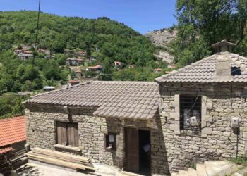 Εργασίες αντικατάστασης στέγης