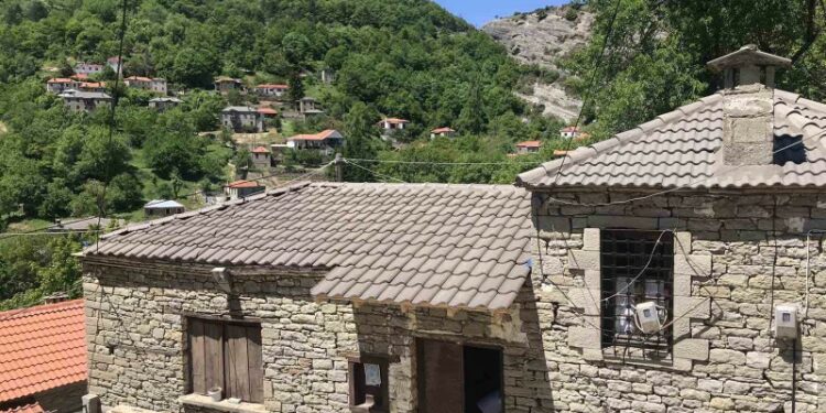Εργασίες αντικατάστασης στέγης