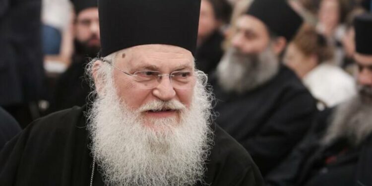 Κορωνοϊός: Διασωληνώθηκε ο ηγούμενος της Μονής Βατοπεδίου Εφραίμ