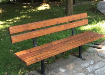 Επισκευή σε 500 παγκάκια