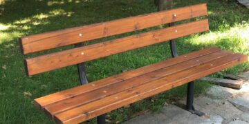 Επισκευή σε 500 παγκάκια