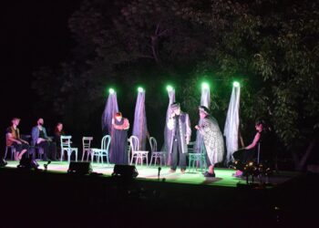 Με επιτυχία πραγματοποιήθηκε η θεατρική παράσταση «Η πανούργος χήρα»