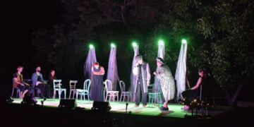 Με επιτυχία πραγματοποιήθηκε η θεατρική παράσταση «Η πανούργος χήρα»