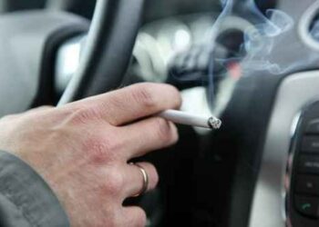 αυτοκινητο, οδηγος, τσιγαρο