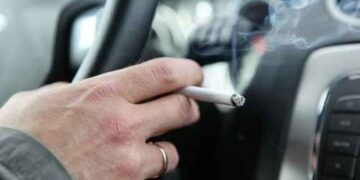 αυτοκινητο, οδηγος, τσιγαρο
