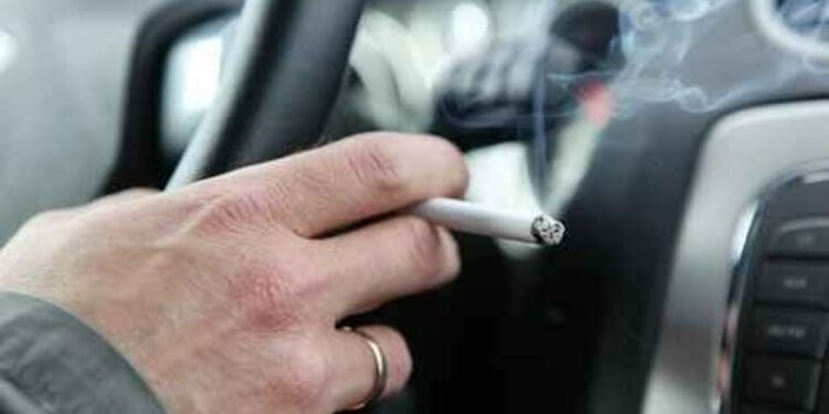 αυτοκινητο, οδηγος, τσιγαρο