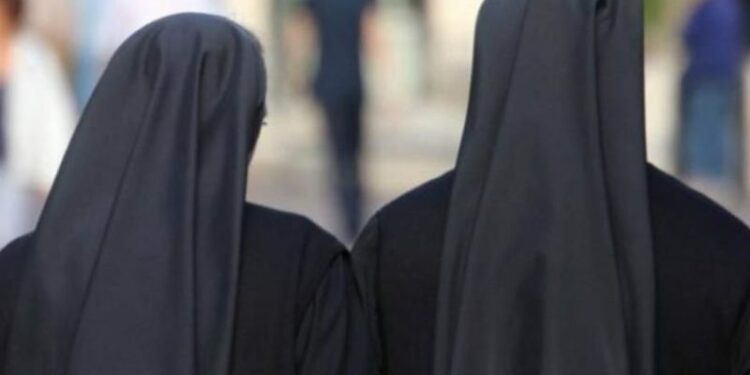 ΚΑΛΟΓΡΙΕΣ, ΜΟΝΑΧΕΣ