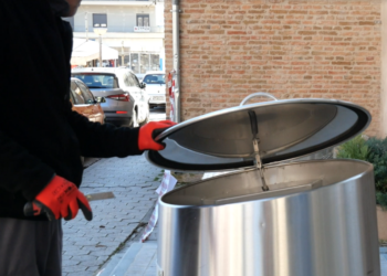 καδοι απορριμμάτων