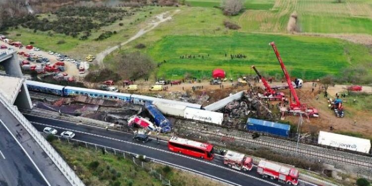 τρενο, συγκρουση, τεμπη