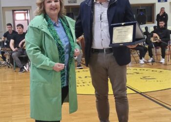 Η Βθμια Εκπαίδευση Κοζάνης βράβευσε το Δήμαρχο Βοΐου Χρήστο Ζευκλή. Μουσικές και αθλητικές εκδηλώσεις από ΓΕΛ και Μουσικό. Βίντεο