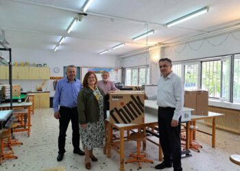 Παράδοση εξοπλισμού στον Πόλο Εκπαιδευτικής Καινοτομίας ΤΠΕ Πτολεμαΐδας από τον Γ. Κασαπίδη