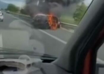 Λαμπάδιασε ΙΧ στην Εγνατία Οδό μετά από τροχαίο, στο ύψος του Αγίου Δημητρίου – Βίντεο και φωτογραφίες