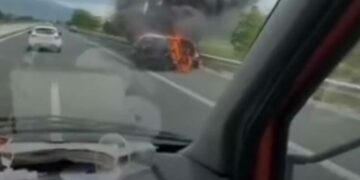 Λαμπάδιασε ΙΧ στην Εγνατία Οδό μετά από τροχαίο, στο ύψος του Αγίου Δημητρίου – Βίντεο και φωτογραφίες