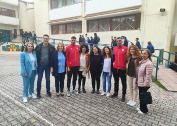 ΦΣ Κοζάνης: Συνέχεια επισκέψεων σε σχολεία για δωρεά αθλητικού εξοπλισμού και κάλεσμα στους αγώνες μπαράζ