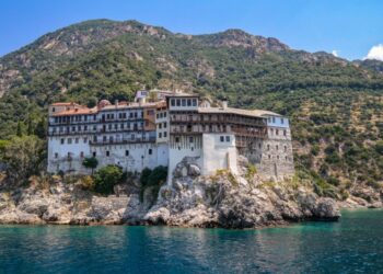 Άγιο Όρος: Η Μαλβίνα Κάραλη και οι γυναίκες που (λέγεται) έσπασαν το άβατο