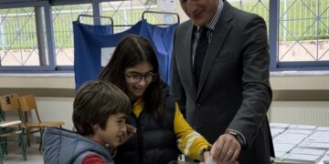 Παρέα με τα παιδιά του, ψήφισε ο Στάθης Κωνσταντινίδης