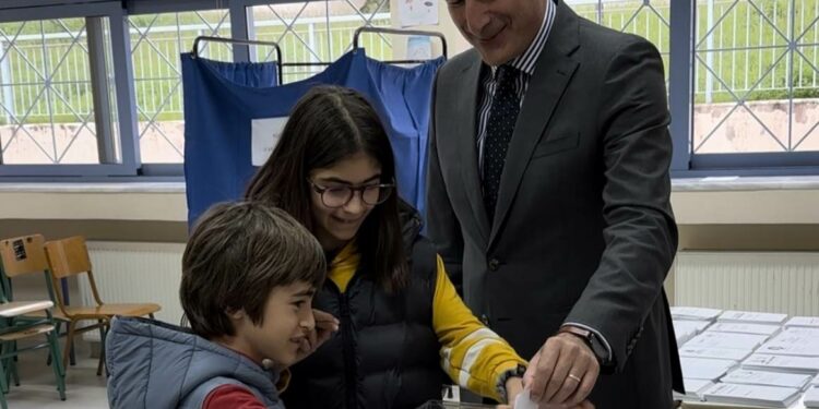 Παρέα με τα παιδιά του, ψήφισε ο Στάθης Κωνσταντινίδης