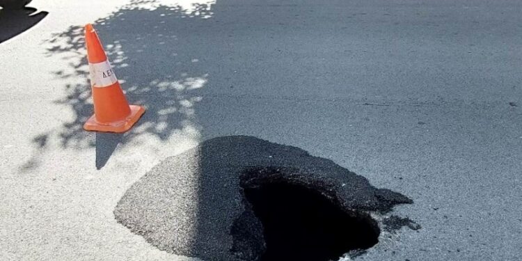 λακουβα, δρομο, εργα