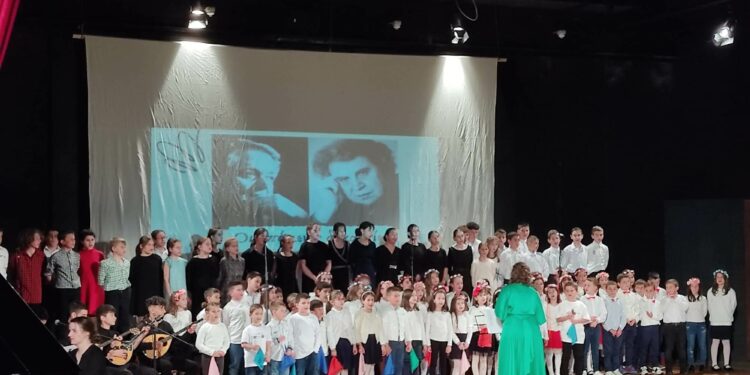 Η όμορφη εκδήλωση από το 2ο Δημοτικό Σχολείο Σιάτιστας.  Βίντεο