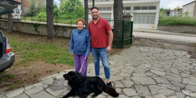 Ήρθε από Κοζάνη και υιοθέτησε αδέσποτο σκύλο από τη δομή του Δήμου Βοΐου.  Φωτογραφίες