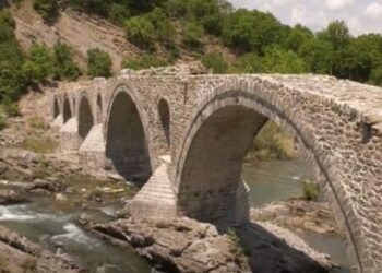 Ανακατασκευάζεται το γεφύρι του Σπανού. Βίντεο