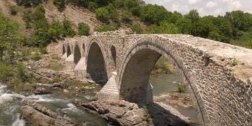 Ανακατασκευάζεται το γεφύρι του Σπανού. Βίντεο