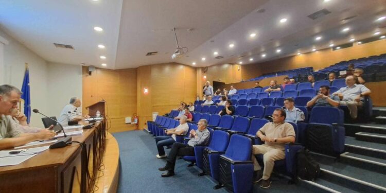 Έκτακτη σύσκεψη για την Αφρικανική πανώλη των χοίρων στην αίθουσα «Κωνσταντίνος Καραμανλής» στη ΖΕΠ Κοζάνης