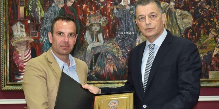 Η παραχώρηση στρατιωτικών εκτάσεων στον Δήμο Καστοριάς αντικείμενο της συνάντησης του Υπουργού Εθνικής Άμυνας με τον Δήμαρχο