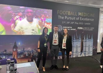 Η φυσικοθεραπεύτρια Μαρία Στεργίου στο ιατρικό συνέδριο της FIFA στο Λονδίνο