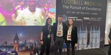 Η φυσικοθεραπεύτρια Μαρία Στεργίου στο ιατρικό συνέδριο της FIFA στο Λονδίνο