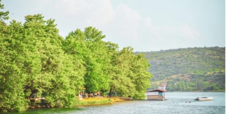 ΛΙΜΝΗ ΚΑΣΤΟΡΙΑΣ