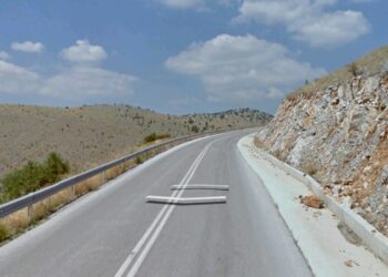 Σιάτιστα- Γαλατινή: Έπεσε βράχος στο δρόμο.  Προσοχή στους οδηγούς
