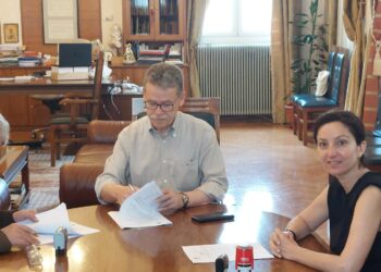 Κοζάνη: Υπογράφηκε και ξεκινά το μεγάλο πρόγραμμα ασφαλτοστρώσεων του δήμου