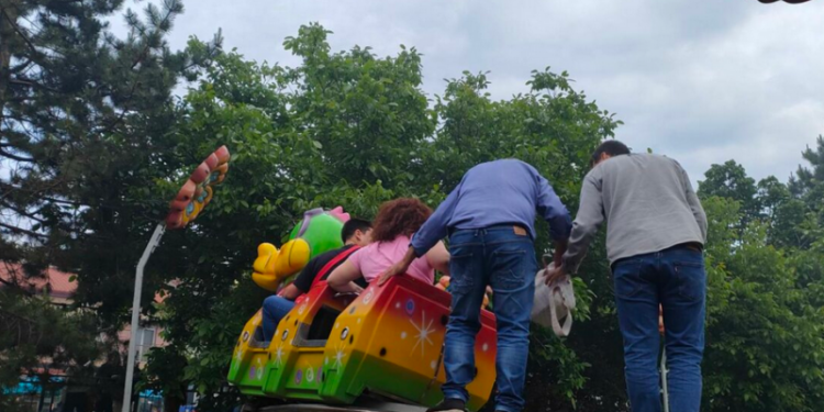 λουναπαρκ, τρενακι