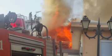Κοζάνη: Λαμπάδιασε διώροφη κατοικία στα “Ηπειρώτικα”- Βίντεο και φωτογραφίες