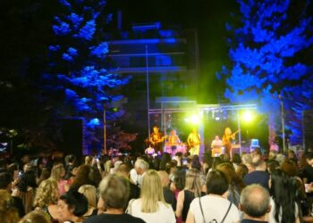 Τα έδωσε όλα ο Πασχάλης στο “Πολιτιστικό Καλοκαίρι” του Δήμου Γρεβενών – «Βούλιαξε» από κόσμο η Πλατεία Αιμιλιανού (Βίντεο+Φωτογραφίες)