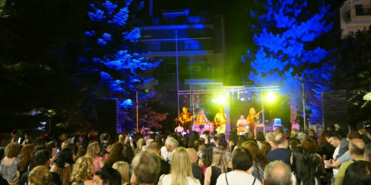 Τα έδωσε όλα ο Πασχάλης στο “Πολιτιστικό Καλοκαίρι” του Δήμου Γρεβενών – «Βούλιαξε» από κόσμο η Πλατεία Αιμιλιανού (Βίντεο+Φωτογραφίες)