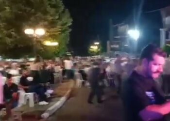 Καλονέρι: Γέμισε από κόσμο η πλατεία για τη Ρία Ελληνίδου. Βίντεο