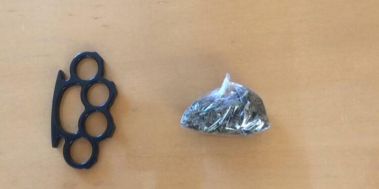 Φλώρινα: Συνελήφθη 36χρονος με κάνναβη και σιδερογροθιά